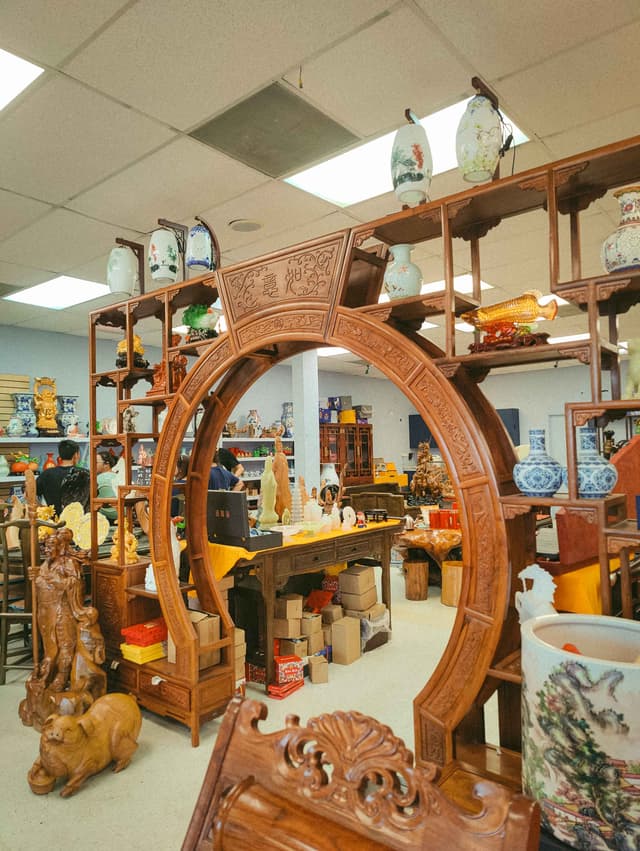 Photo of a gate in a chinese store