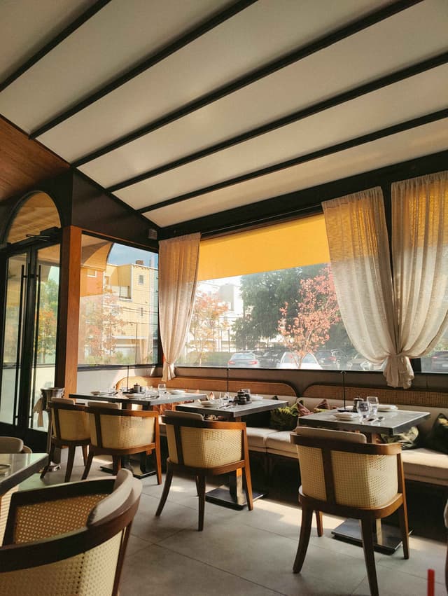 Photo of a restaraunt